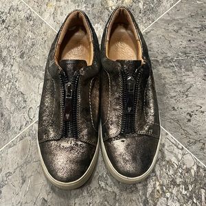 Womens Frye metallic Shoes size 8.5